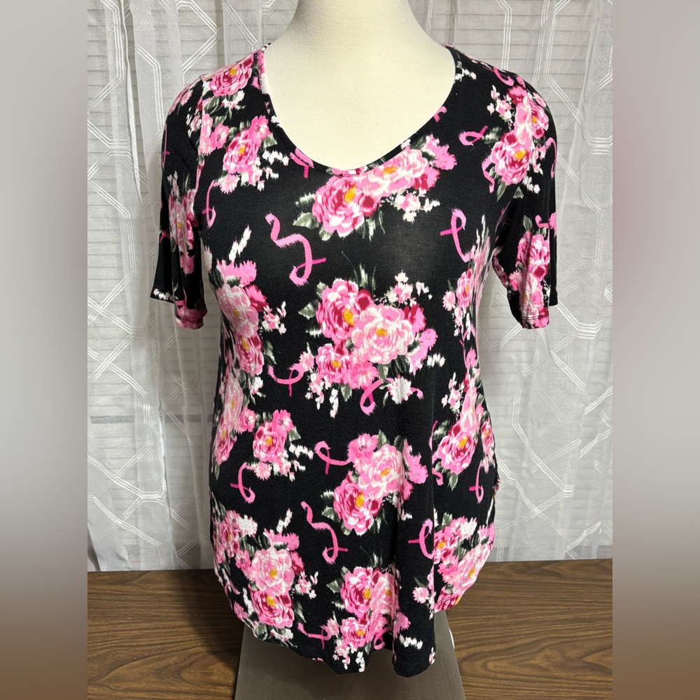 Torrid Super Soft Black w/pink floral print tunic 33”L 22” p2p